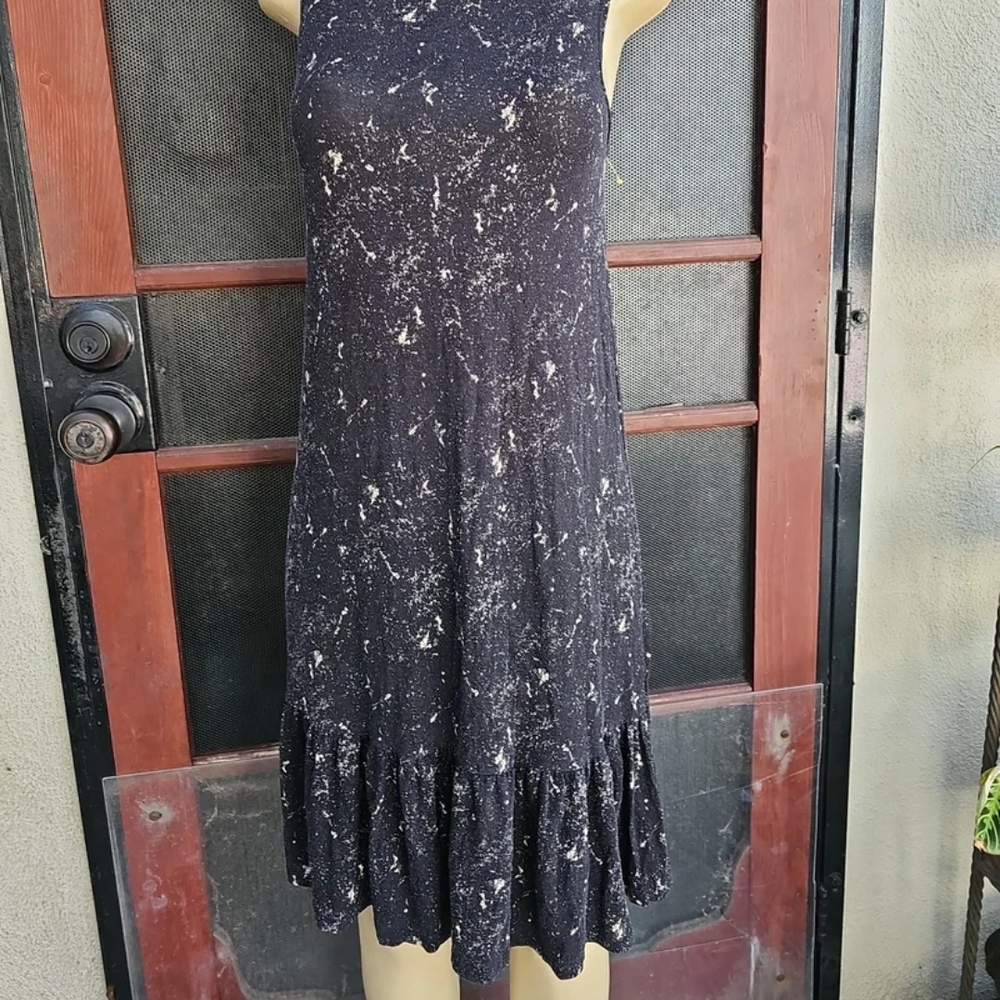Elegant Black and White Sleeveless Dress